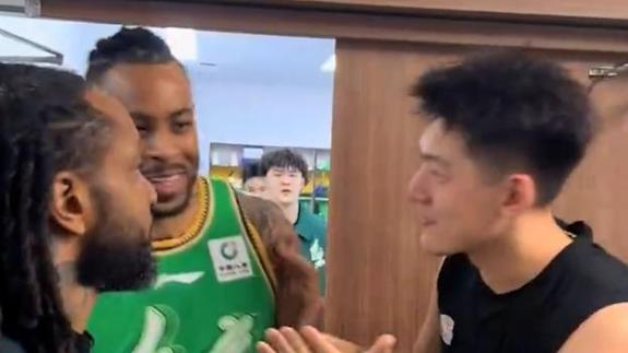 球队氛围真不戳！辽宁男篮赛前出场仪式