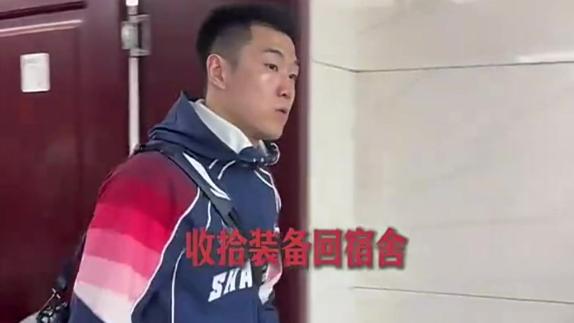  高诗岩俩T离场版Vlog：沉浸式看球员赛后1小时