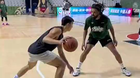 J.Cole打球啥水平？徐远征：竟能和偶像对位