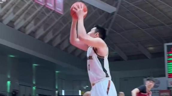 配合默契！赵继伟连送妙传 付豪首节独砍12分