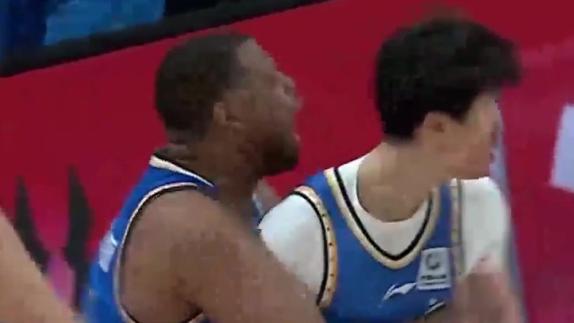 一球成名！北京3人遭罚下 小将张鹏珲飙致胜三分