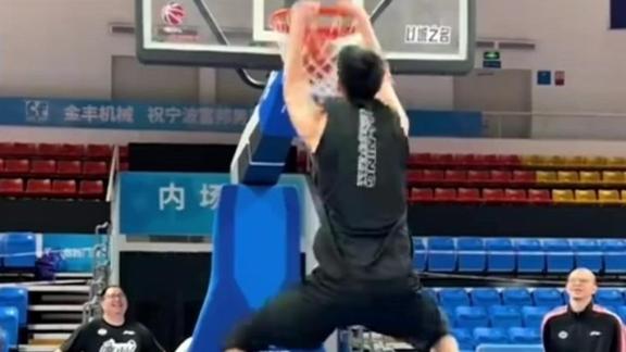 主帅米切尔+外援甘当陪练！徐昕开启暴扣特训