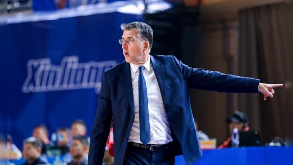 仅执教三个月！继刘炜之后格兰辞任新疆男篮主帅