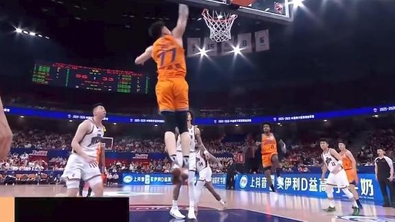 空接大队！张镇麟古德温连线 演单臂劈扣