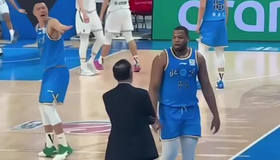 许钟豪一言中的！斯佩尔曼不满被换下怒指许利民