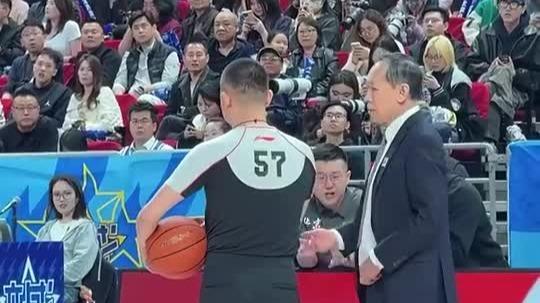  活久见！麦基因佩戴牙套不合规 刚登场就被换下