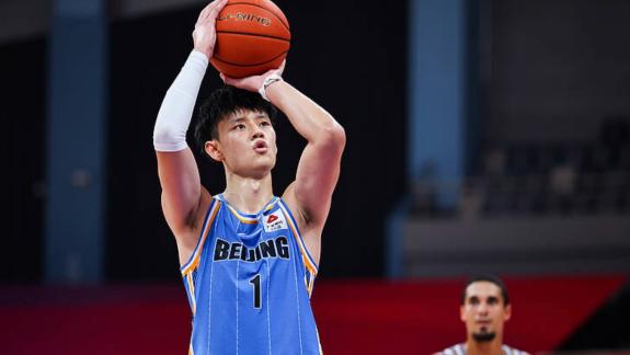 期待早日回归！曾凡博独自训练 三分手感依旧