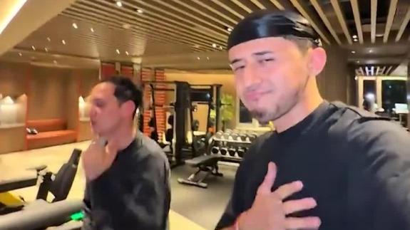  卡米然与艾热相处一天：看毕加索展+健身房撸铁