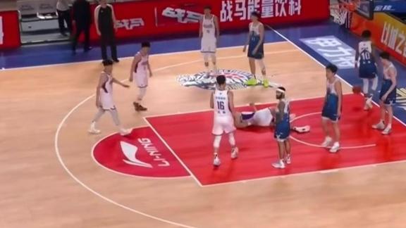 新疆男篮官方：阿不都沙拉木跖骨骨折赛季报销