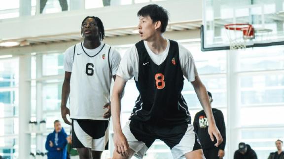  双手怒扣+大帽！郇斯楠耐克篮球峰会训练赛高光