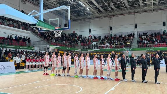  中国U18男篮比赛赛前 音响故障全场自发唱国歌