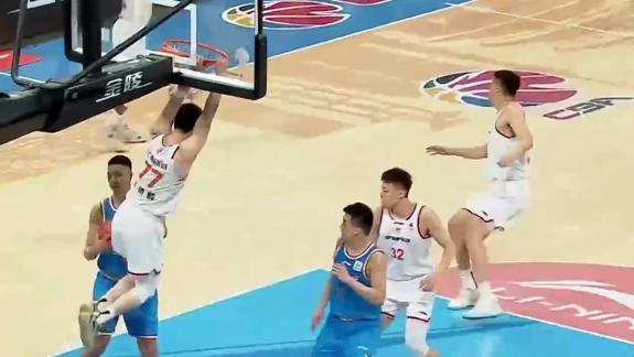  轰炸机起飞！现场直拍古德温连线张镇麟空接暴扣