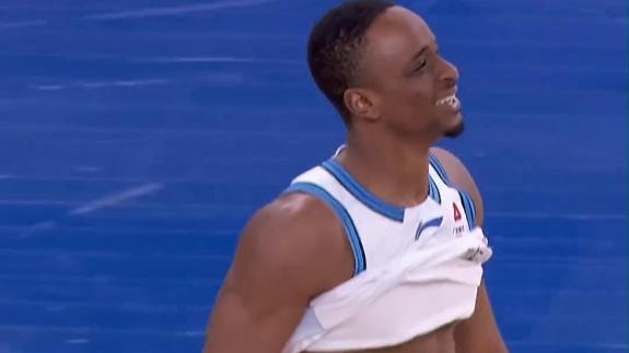 懵了？齐麟指挥队友犯规 葛浩然送对手罚球绝杀