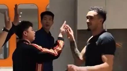 惠州小外豪砍27分！徐杰：吃饺子 最后都喊抖了
