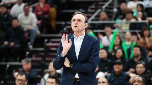 乌戈：会调配队员出场时间 为季后赛蓄力