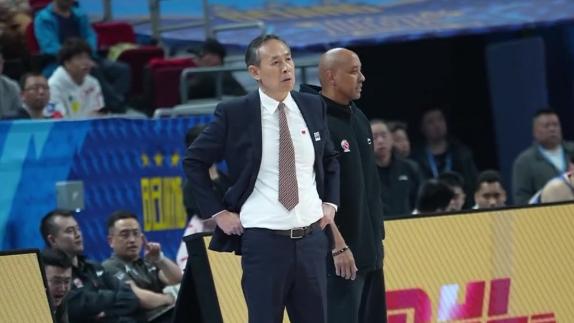 许利民罕见向裁判暴怒！北京球迷高喊：老许牛X