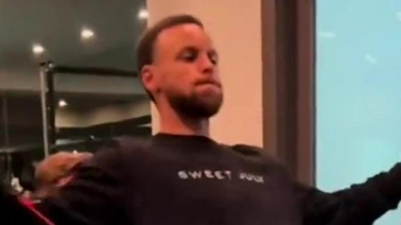 朱正社媒晒训练日常：携手库里体能教练的夏日特训