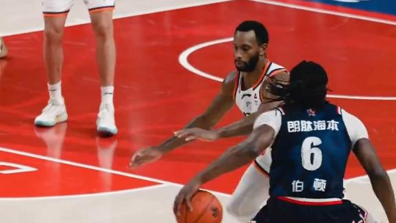 火力全开！广州外援伯顿对战上海怒砍36分10板