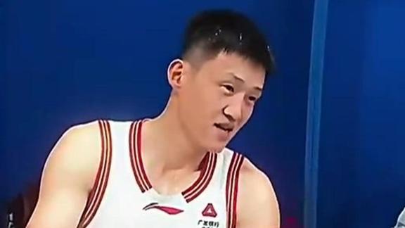 14连胜！深圳主帅更衣室大赞：球队团结有凝聚力