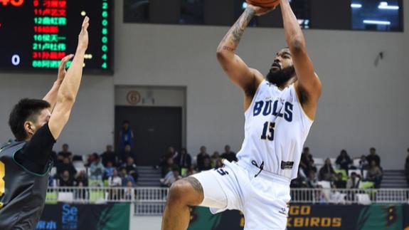 燃爆肾上腺素！琼斯道格拉斯对飙三分各不相让