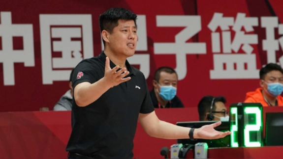 CBA官方：山西主帅潘江辱骂裁判禁赛3场罚6万