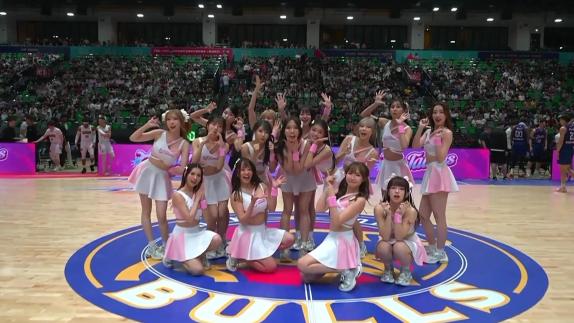 为球员加油助威！香港金牛啦啦队舞蹈可爱拉满