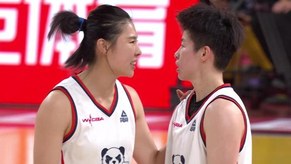 李缘被吹假摔生气怒吼 王思雨上前安抚