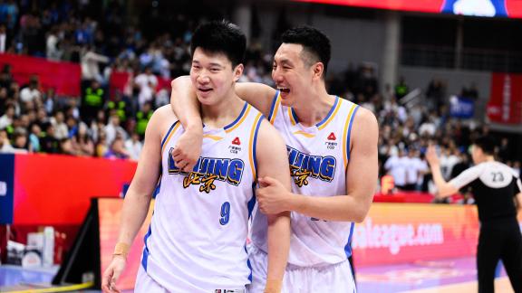 翟晓川雷蒙最后互喂球！翟晓川：这是二人转表演