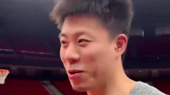 张镇麟打趣：对位付豪有点害怕 别把我牙打掉了