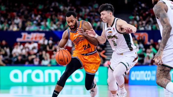 弗格31分7助李添荣18分 上海大胜辽宁夺22连胜