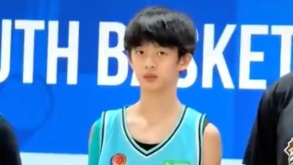 热血运动少年！看孙俪邓超爱子篮球水平如何