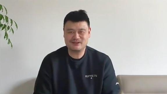 女篮名宿送祝福！姚明谈王治郅：从小追着他成长