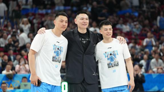 朱彦西退役仪式深情致辞 晓川方硕与老战友合影