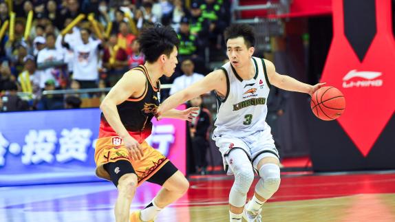 赵继伟6记三分率队大胜江苏 辽宁首轮战山东