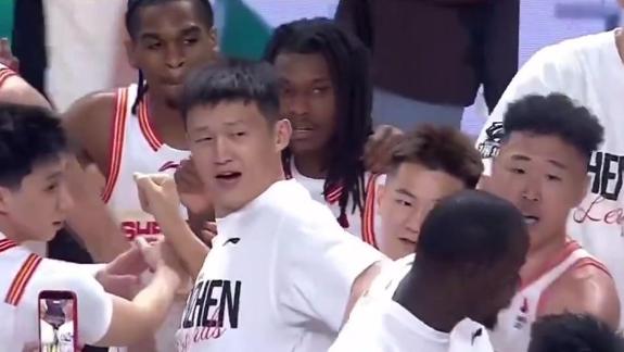 新来不熟！深圳外援巴吉走向对手阵营被周鹏拉回