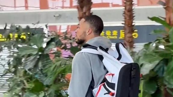 辽宁男篮出发前往济南 外援莱迪忘带护照太抓马