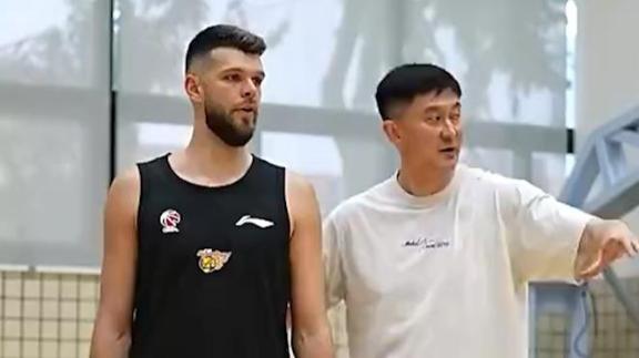 备战季后赛广东德比！广东社媒晒球队最新训练