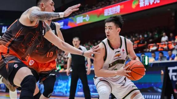 赵继伟14分7助！辽宁客场轻取山东迎开门红