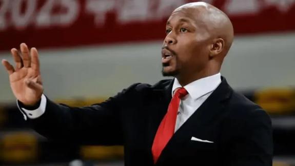  米切尔：认为徐昕是年度最佳防守 下场要做得更好