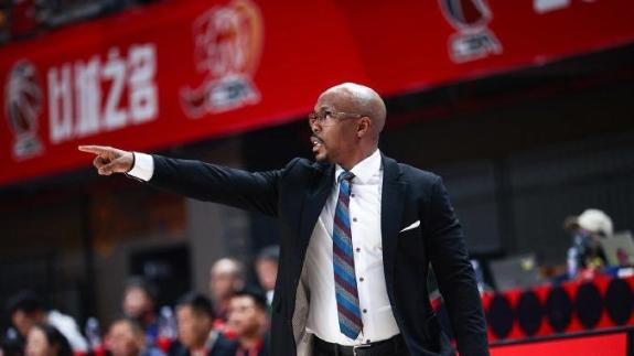  大番薯爆改广州塔！广州队主帅米切尔的教练智慧