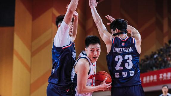 胡明轩21分萨林杰24分 广东大胜广州打回主场