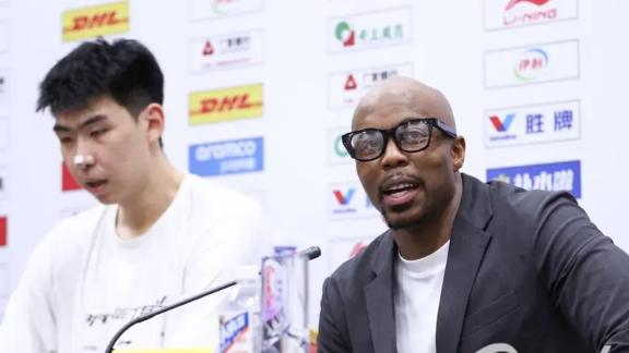 徐昕受多支NBA球队邀约！广州主帅：我会全力帮他