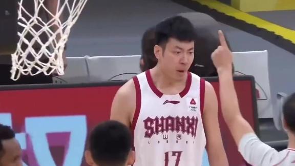 对判罚不满！焦海龙情绪激动怒喷裁判及主队球迷