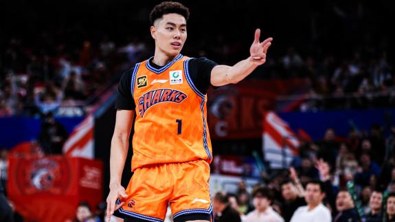 完全防不住！李添荣接偰李永炜助攻命中逆天3+1