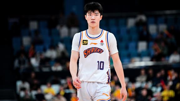 梅开二度！偰李永炜急停后仰再中准压哨