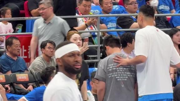 跨界联动！张九龄、杨九郎现场助阵北京男篮