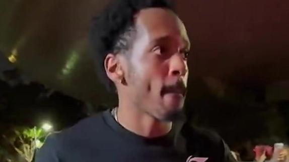 澡白洗了！广厦小外塔克和布朗为球迷签名超宠粉