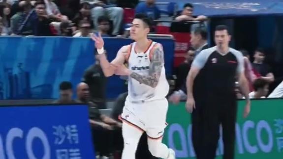  单节轰39-11！上海梦幻第三节多点开花强势逆转