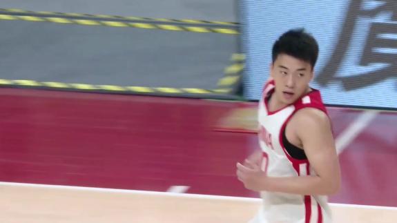  无畏终结者！王俊杰冲击内线对抗后强硬打进