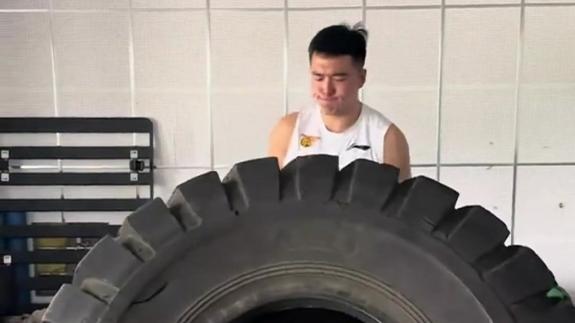  张文逸分享训练日常：亘古不变的是你的分量